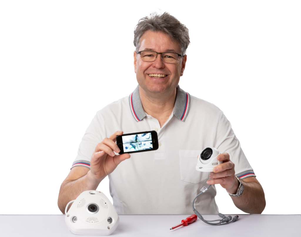 Alexander Kuckein mit Kamera am Tisch