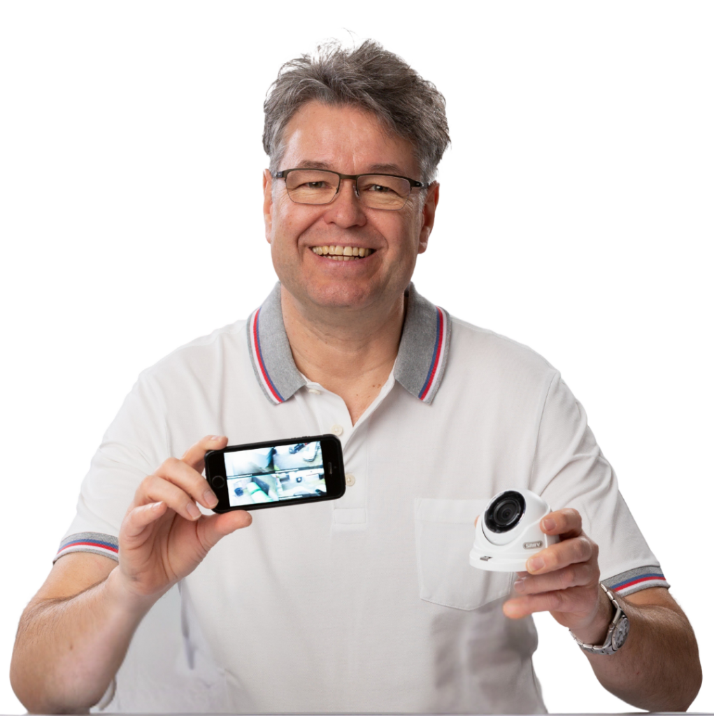 Alexander Kuckein mit Kamera und Handy